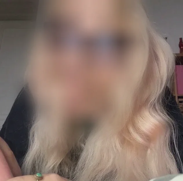 Elisa, 23