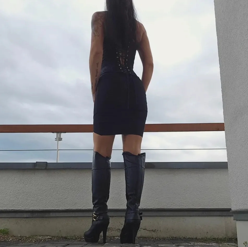 Nadine, 35